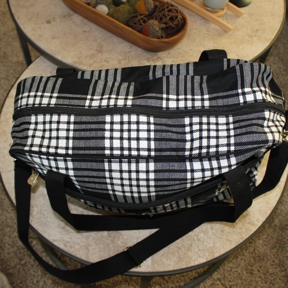 Away for the Weekender Travel Bag - Picture 10 of 12